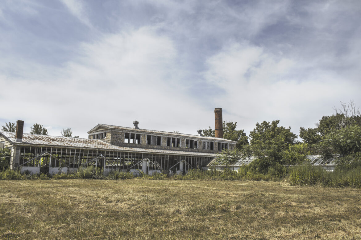 Abandoned Factory Free Stock Photo